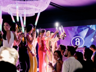 Tổ chức Pool Party đẳng cấp dành cho giới thượng lưu