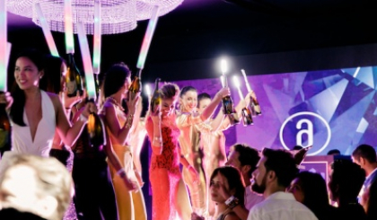 Tổ chức Pool Party đẳng cấp dành cho giới thượng lưu