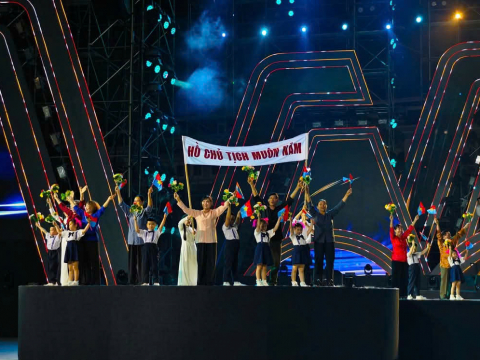 NHỮNG NHỊP CẦU VƯƠN TỚI TƯƠNG LAI